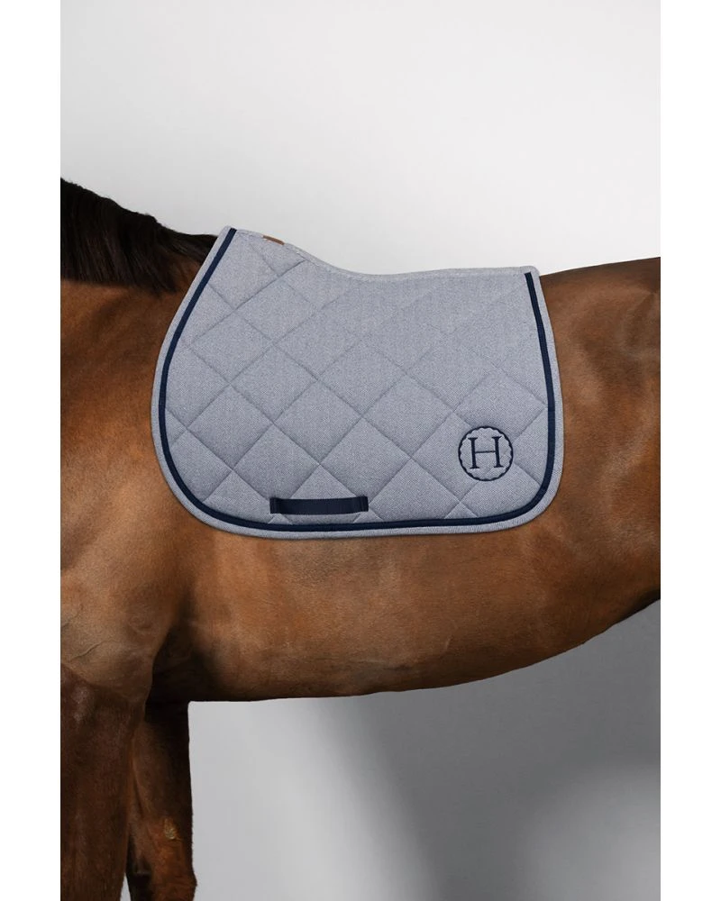 HARCOUR Charma Tapis de selle - Chevrons Marine JUMPING